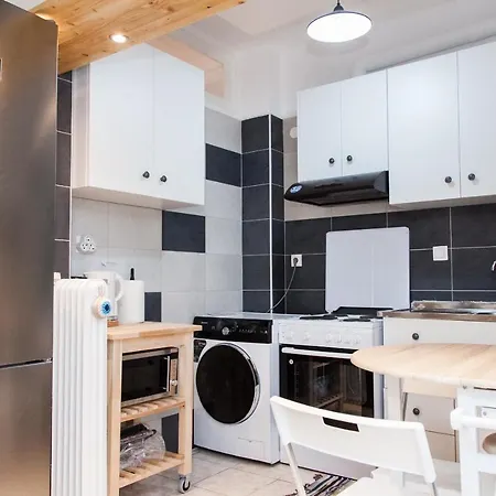 Apartment Cozy In Pireas