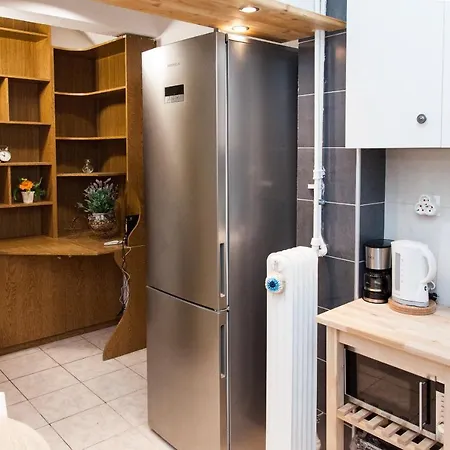 Apartment Cozy In Pireas